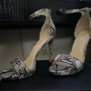 “Michael Shannon”, black white, size 8.5 women